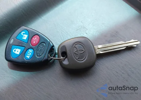 2008 Toyota Sienna Le z USA, uszkodzony, nr VIN 5TDZK23C68S133843